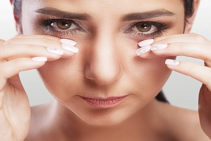 How To Treat The Issue Of Right Eye Blinking For Females