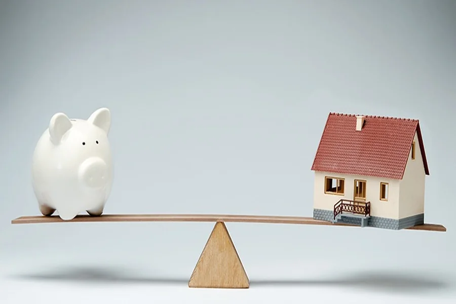 Comparative Analysis of Fixed vs. Floating Home Loan Interest Rates​